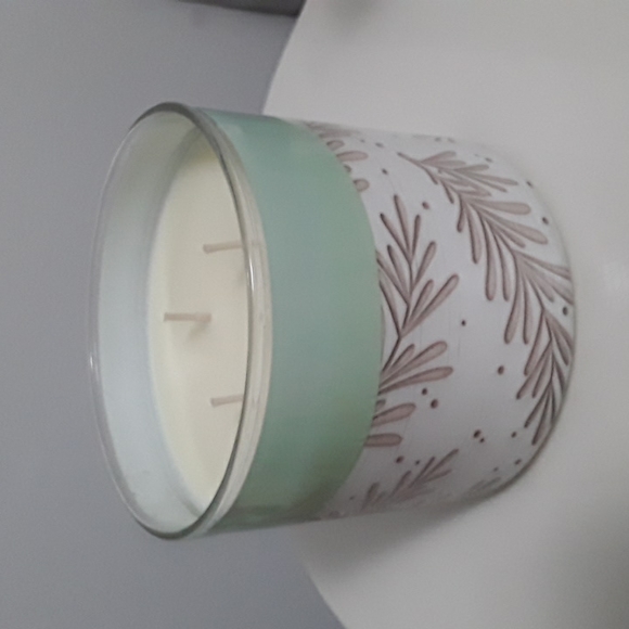 White Barn White Tea and Sage 3 Wick Candle - Picture 4 of 4